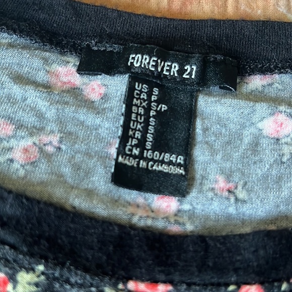 Small forever 21 tshirt - Picture 3 of 3